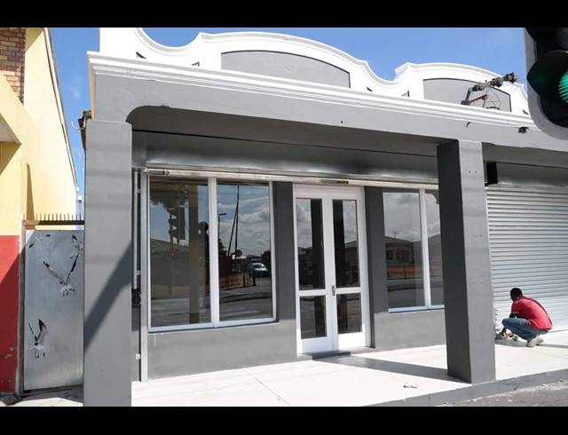 48M² RETAIL RENTED IN PAARDEN EILAND